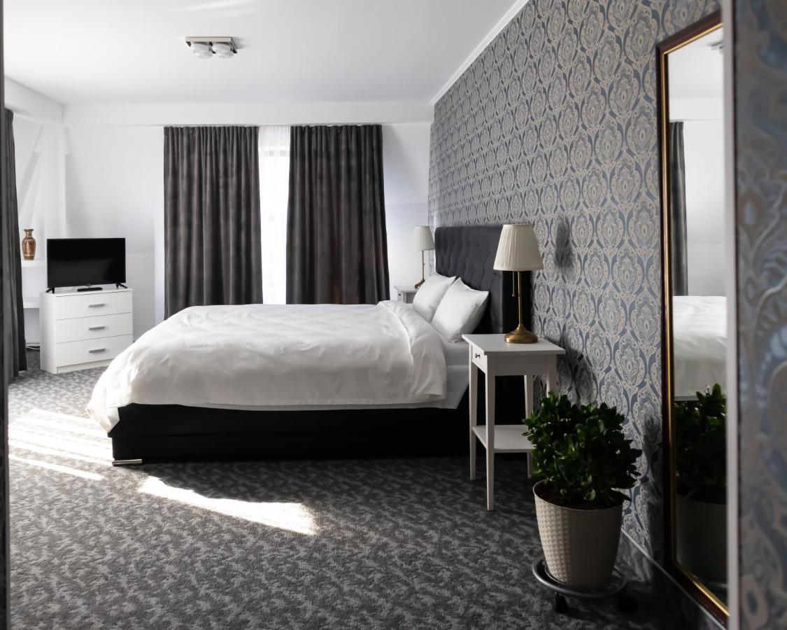 Hotel Harmony House Târgu Jiu Zewnętrze zdjęcie